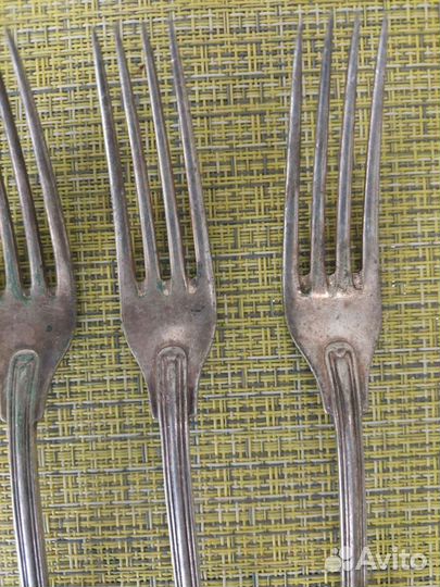 Старинный набор вилок и ножей с клеймом