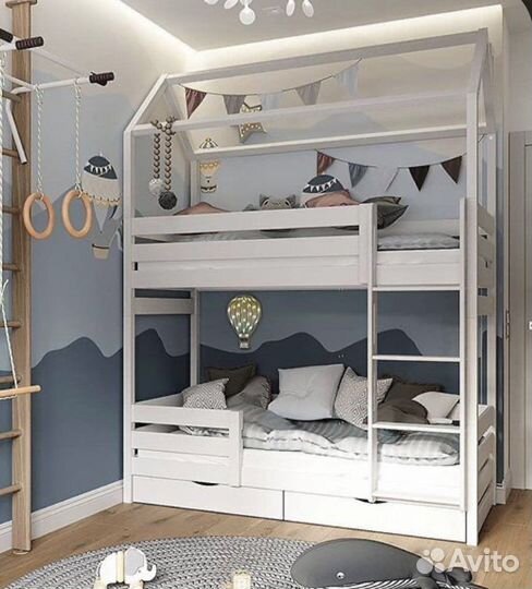 Двухъярусная кровать домик