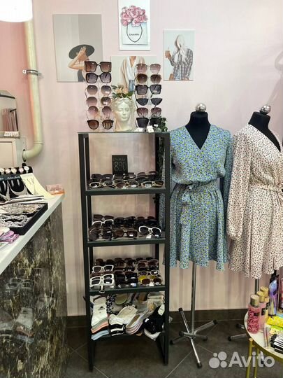 Женская одежда (опт) и оборудование для шоурума