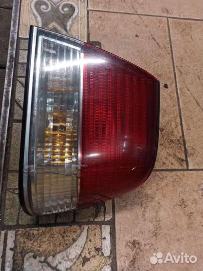 Задний правый стоп Nissan Sunny n16