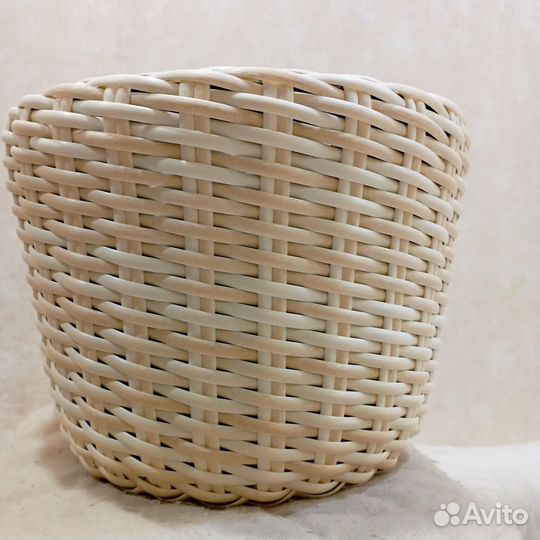 Кашпо из искусственного ротанга