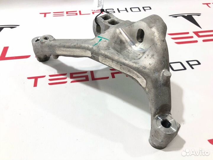 Кронштейн двигателя передний левый Tesla Model X