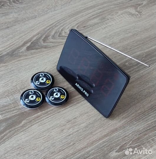 Кнопка вызова официанта или медсестры и табло