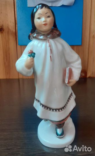 Статуэтка фарфоровая 