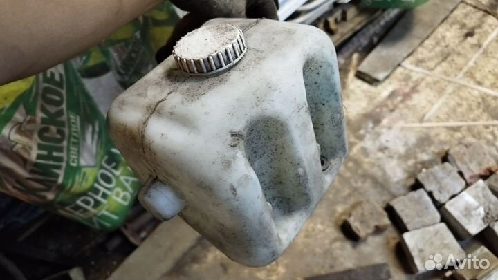 Продам бачек Датсун