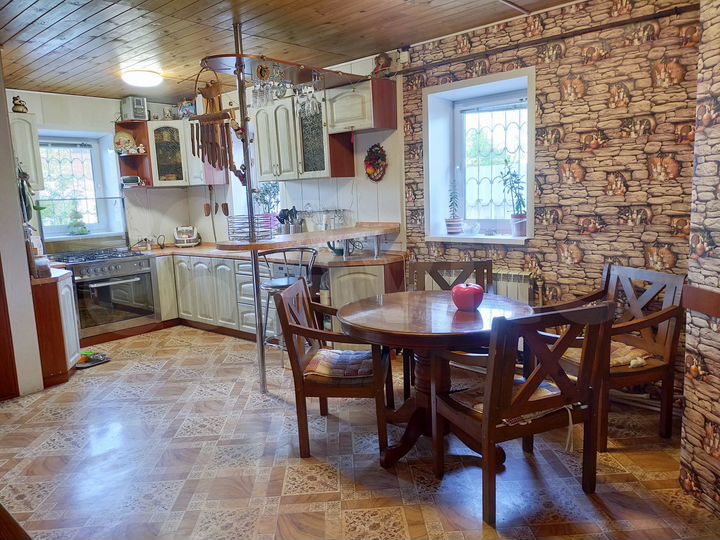 Дом 181 м² на участке 6 сот.