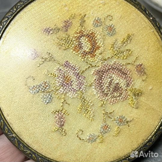 Банка шкатулка на дамский столик