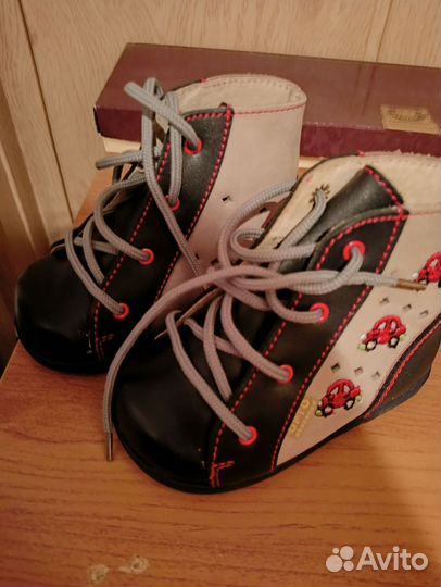 Детские ботинки