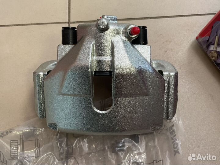 Суппорт тормозной передний левый Opel 5542064