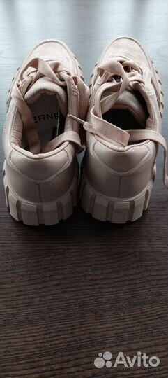 Кроссовки женские