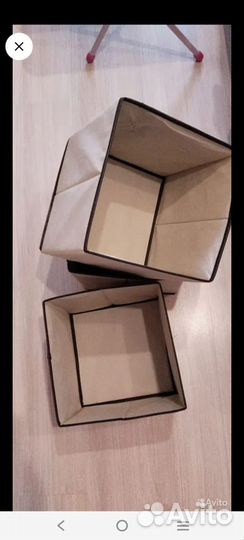 Личные вещи, тапки, ковер