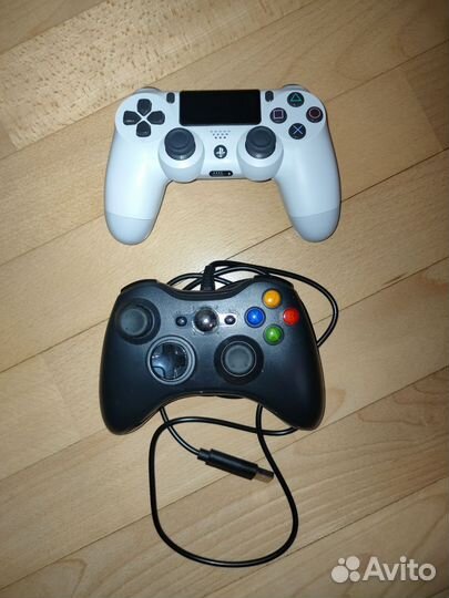 Playstation 4 slim на 1тб, 4 джойстика, две игры