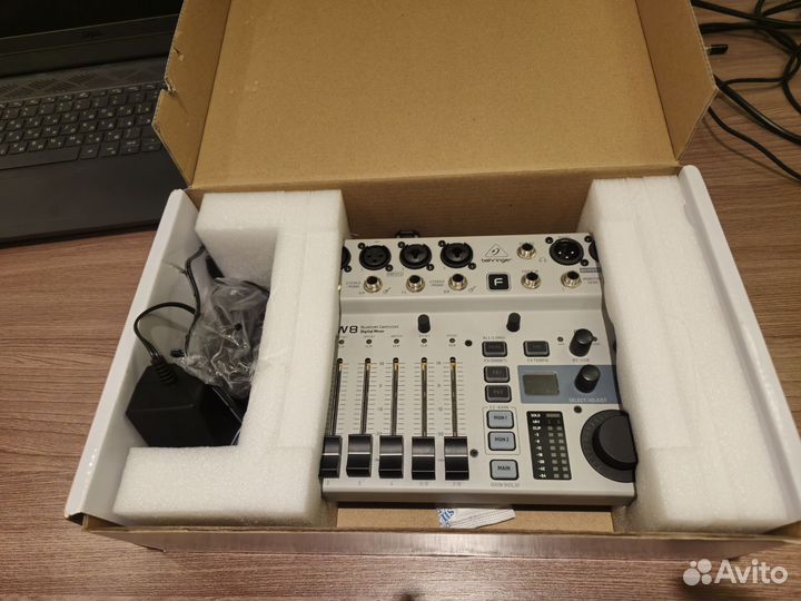 Микшерный пульт behringer flow 8