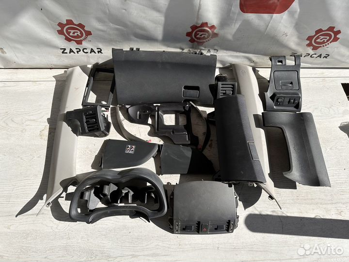 Toyota Corolla E150 Салоный пластик