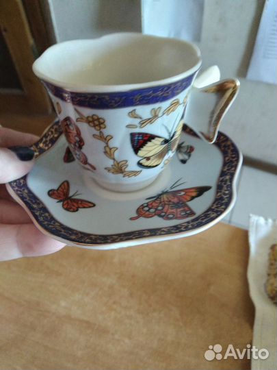 Фарфоровые чашки, интересные вазочки