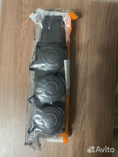 Розетка трехместная