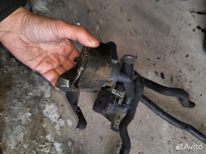 Дополнительная водяная помпа бмв