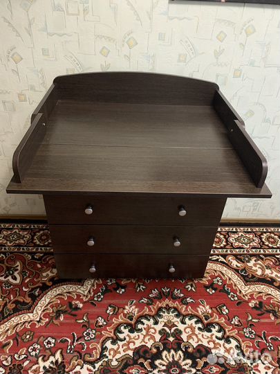 Детская кровать с маятником и ящиком и комод