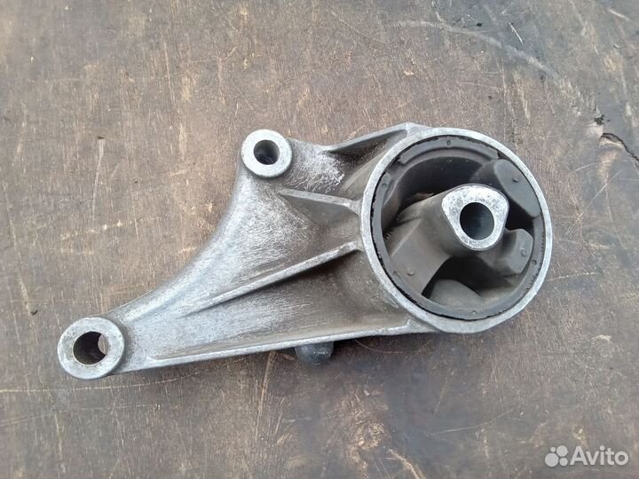 Опора двигателя передняя Opel Astra H