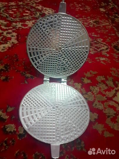 Вафельница новая