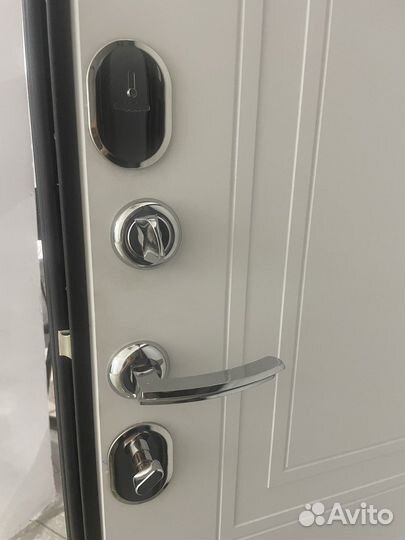 Дверь входная металлическая