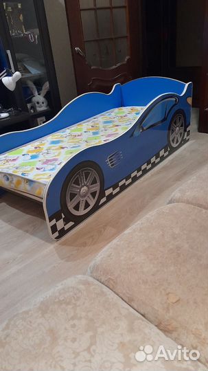 Детская кровать машина