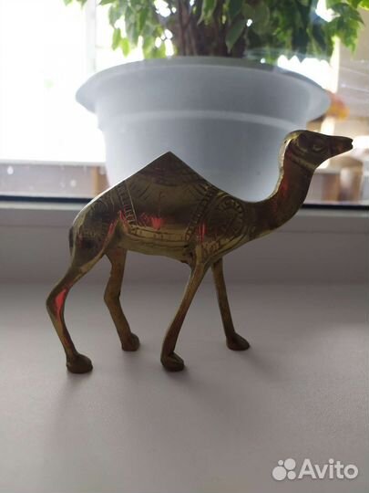 Фигурки верблюдов