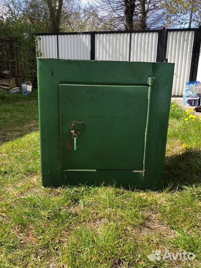 Сейф металлический