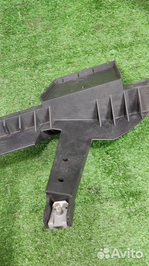 Кронштейн фары правой BMW X3 (E83) 2004