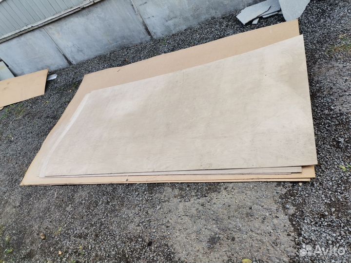 Два листа двп, три листа фанеры