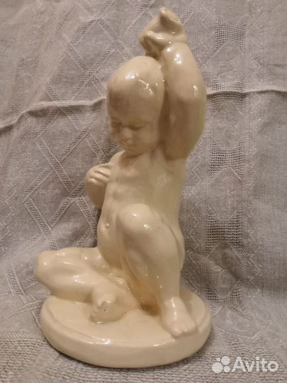Статуэтка фарфоровая.Старая Гжель