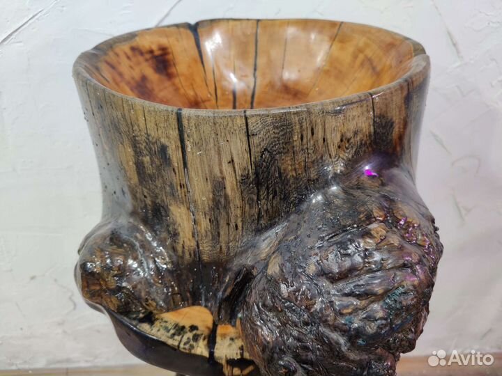 Раковина из дерева с наростом