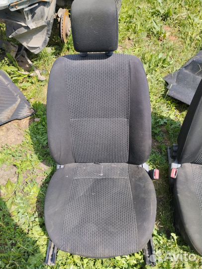 Передние сиденья LADA granta