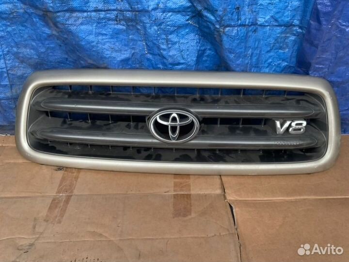 Решетка радиатора Toyota Sequoia Sr5 XK30 4.7L