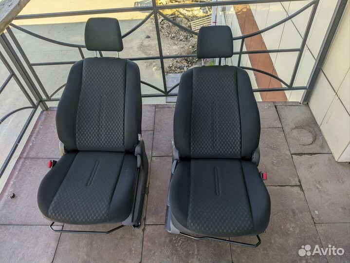 Сиденья toyota ist NCP115