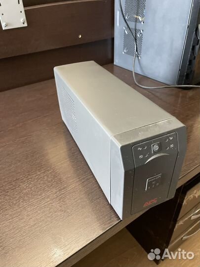 Источник бесперебойного питания apc