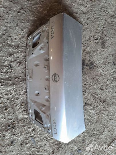 Крышка багажника на Nissan Fuga