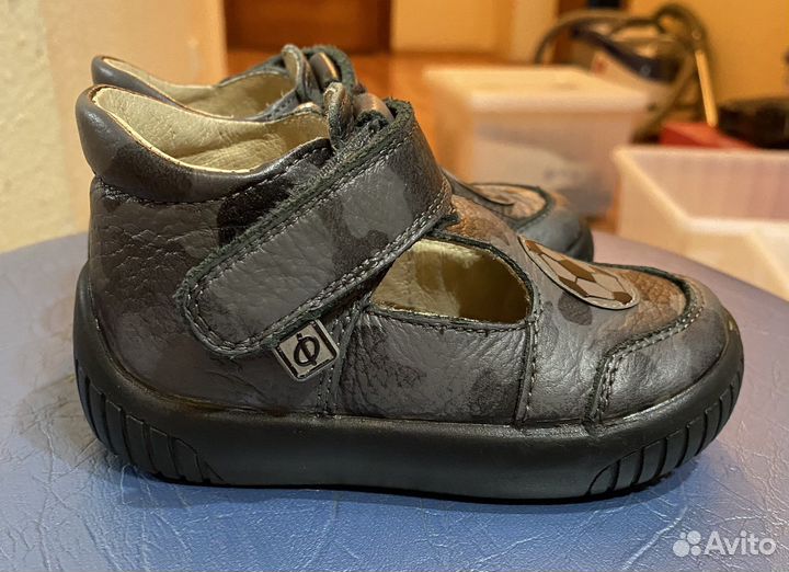 Детские туфли