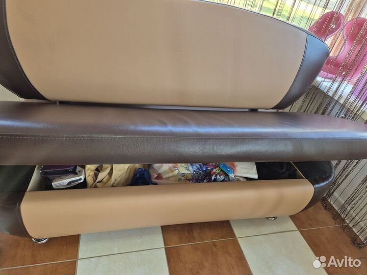 Кожаный диван бу
