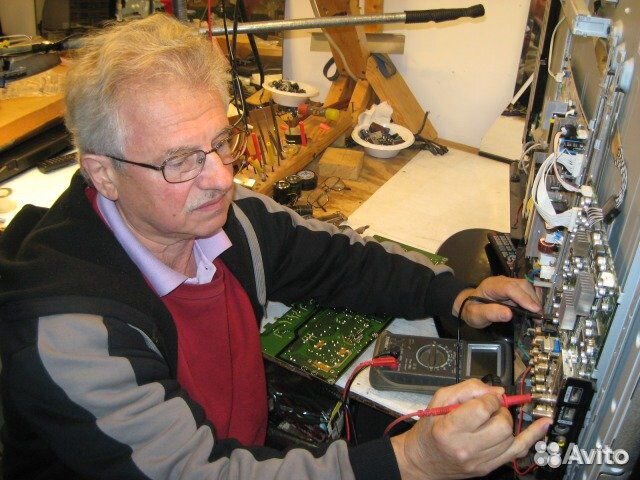 Ремонт телевизоров / Мастер по ремонту телевизоров