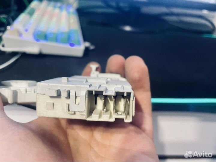 Устройство блокировки люка 81022370