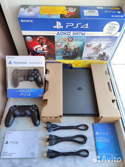 Sony PS4 Slim + игры + 2 геймпада