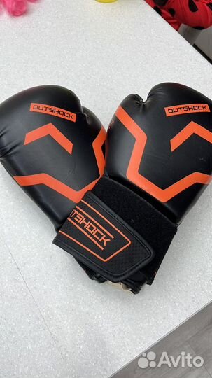 Боксерские перчатки 10 oz новые
