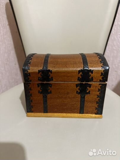 Сундук деревянный