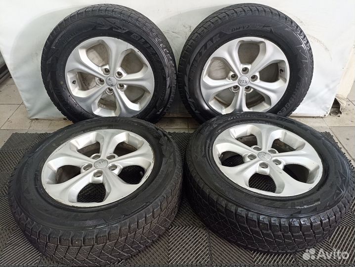 R17 Bridgestone Blizzak DM-V2 235/65, PCD 5x114.3 DIA 67.1