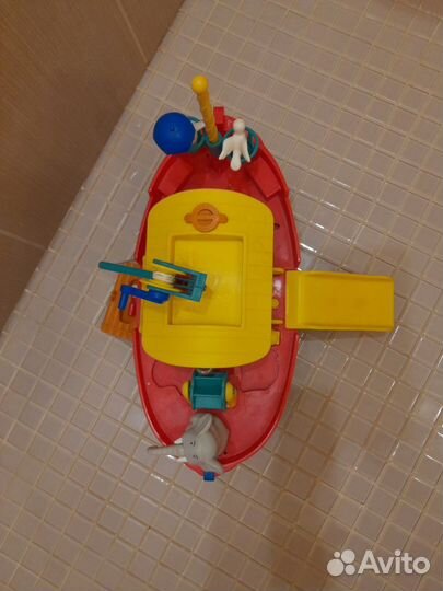 Игрушка корабль