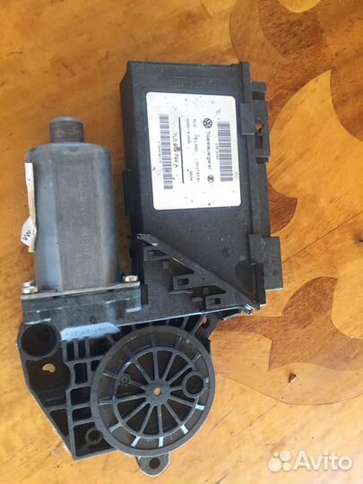 Моторчик стеклоподъемников Порше кайен