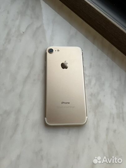 Телефон iPhone 7