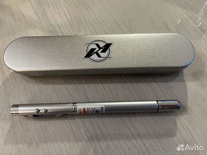 2 лазерных ручки-указки с футляром