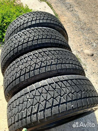 Bridgestone Blizzak DM-V2 225/60 R17 99S